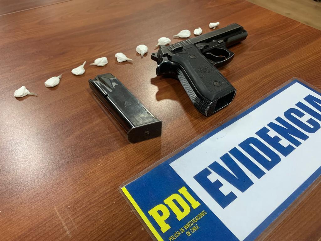 LOS ANDES: PDI Los Andes detiene a camionero que portaba una pistola y droga