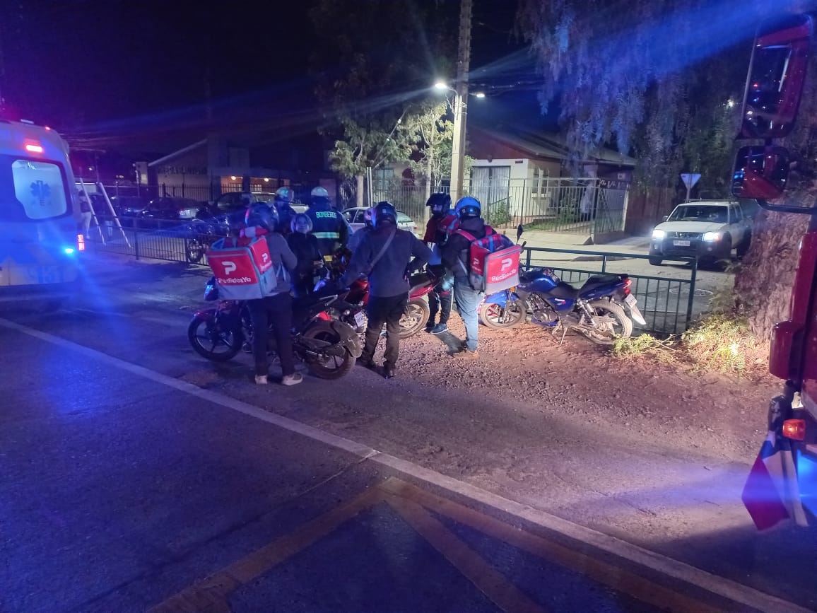 LOS ANDES: Motociclista de «Pedidos Ya» resultó lesionados tras ser colisionado por una camioneta