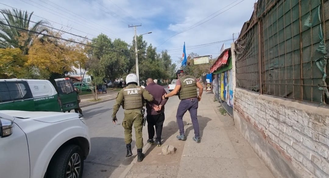 SAN FELIPE: Carabinero recupera en población San Felipe camioneta robada en Santiago