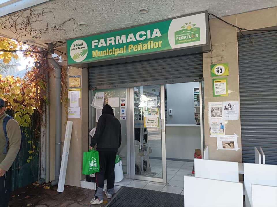 CALLE LARGA:  Municipalidad de Calle Larga visitó la farmacia municipal de Peñaflor para conocer funcionamiento e infraestructura