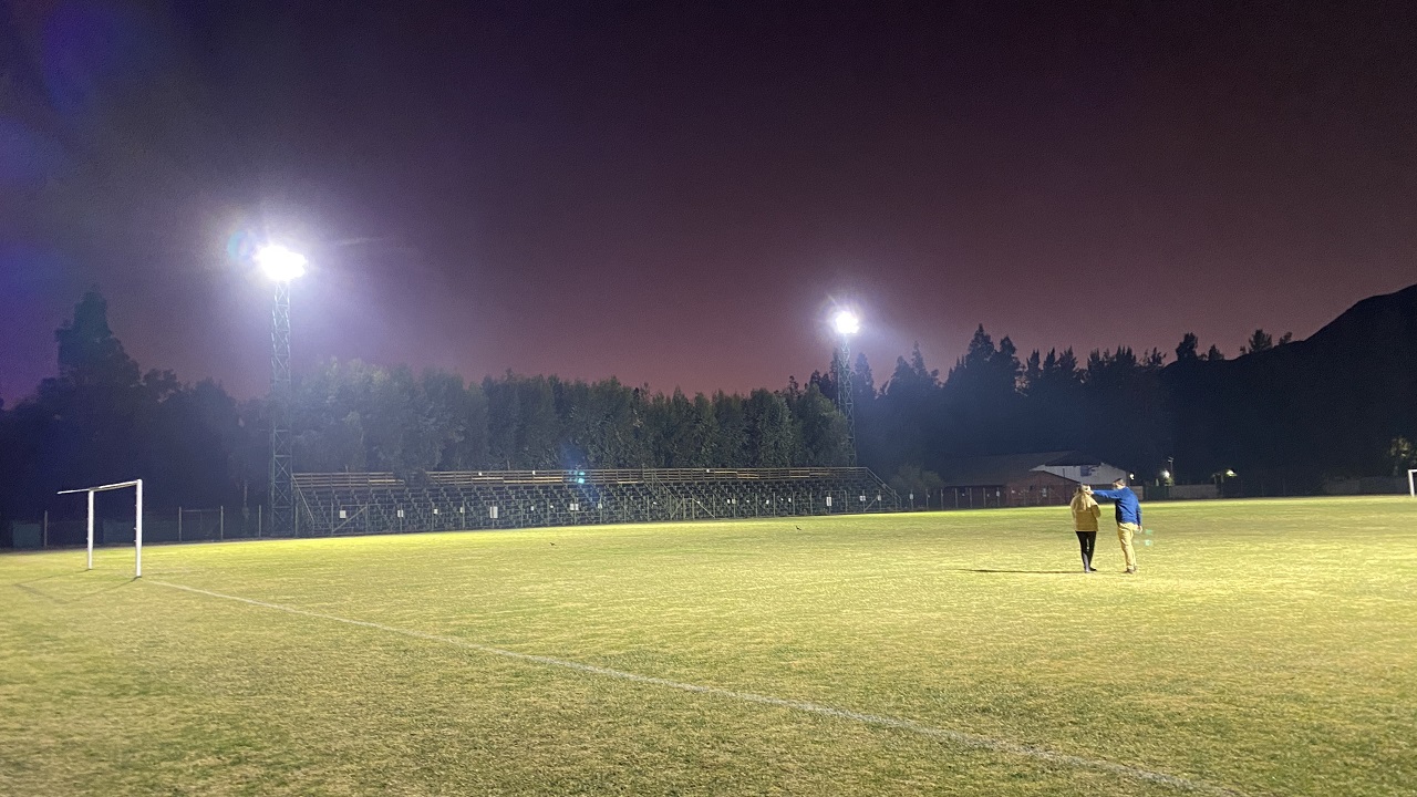 PANQUEHUE: Estadio municipal Los Libertadores de la pirca cuenta con moderna iluminación 