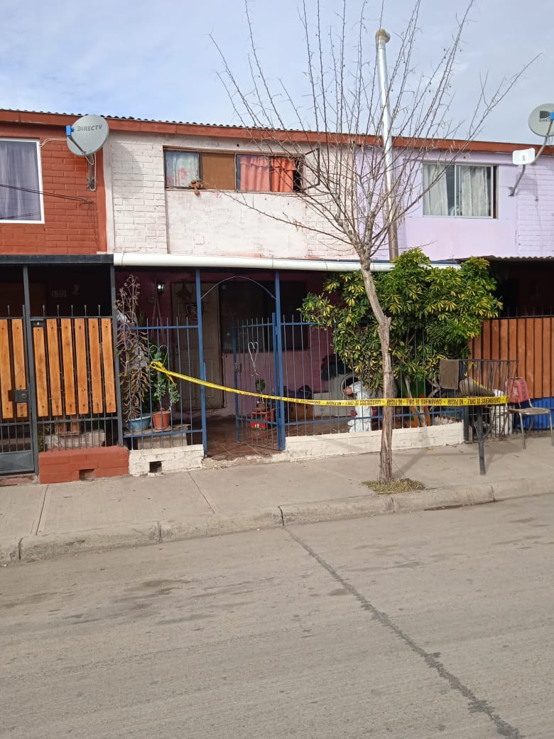 CURIMÓN: [VIDEO] PDI investiga muerte de vecina en Villa Curimón «Habría participación de terceras personas en el hecho»
