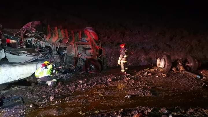 LOS ANDES: [FOTOS] Conductor de camión cargado con aceite vegetal resulta fallecido tras volcar en el camino internacional