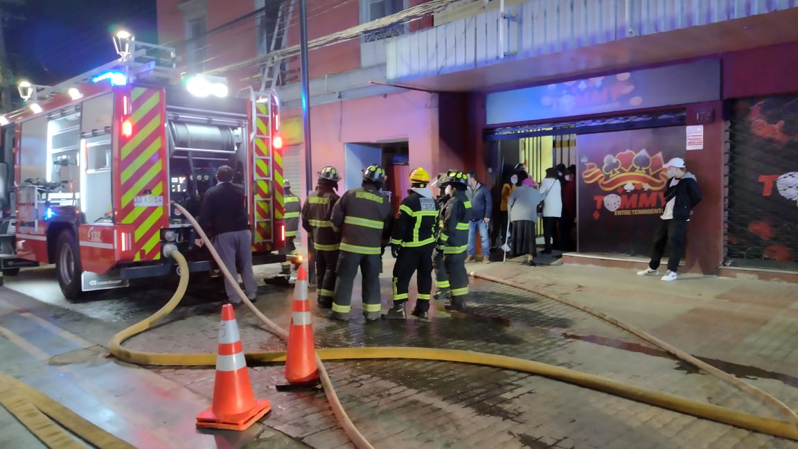 SAN FELIPE: Bomberos controla incendio en Panadería Central de Calle Coimas