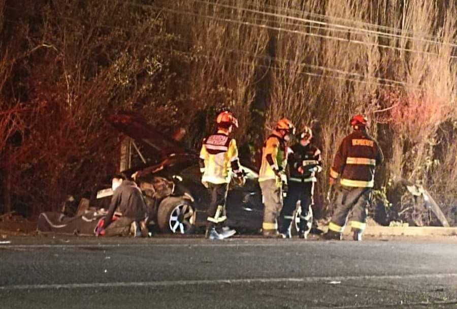 SAN FELIPE: Auto choca contra árbol y termina volcando en carretera San Martín «Tres lesionados de diversa consideración».
