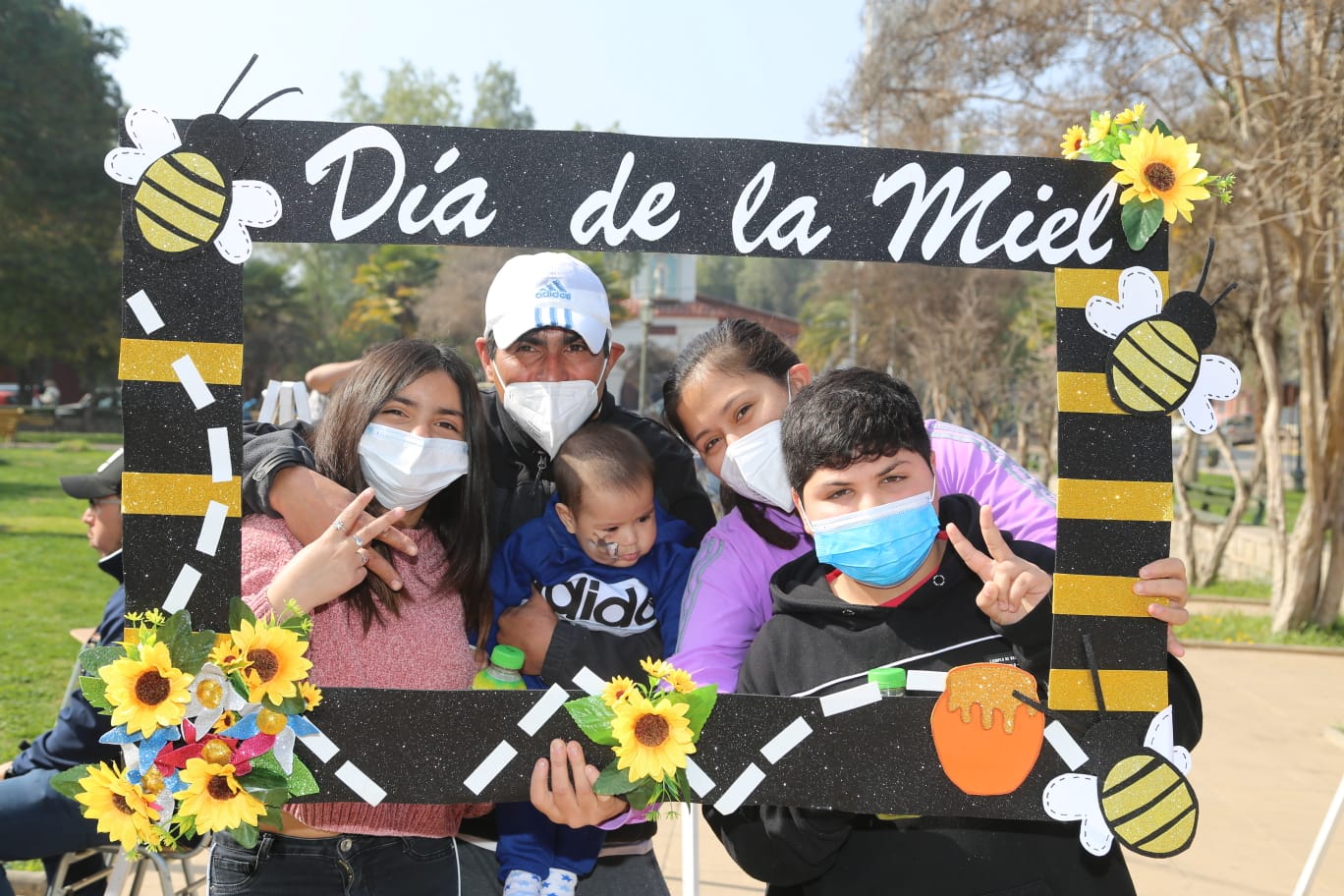 SAN ESTEBAN: Municipio de San Esteban y apicultores locales celebraron con éxito el día de la miel en la comuna