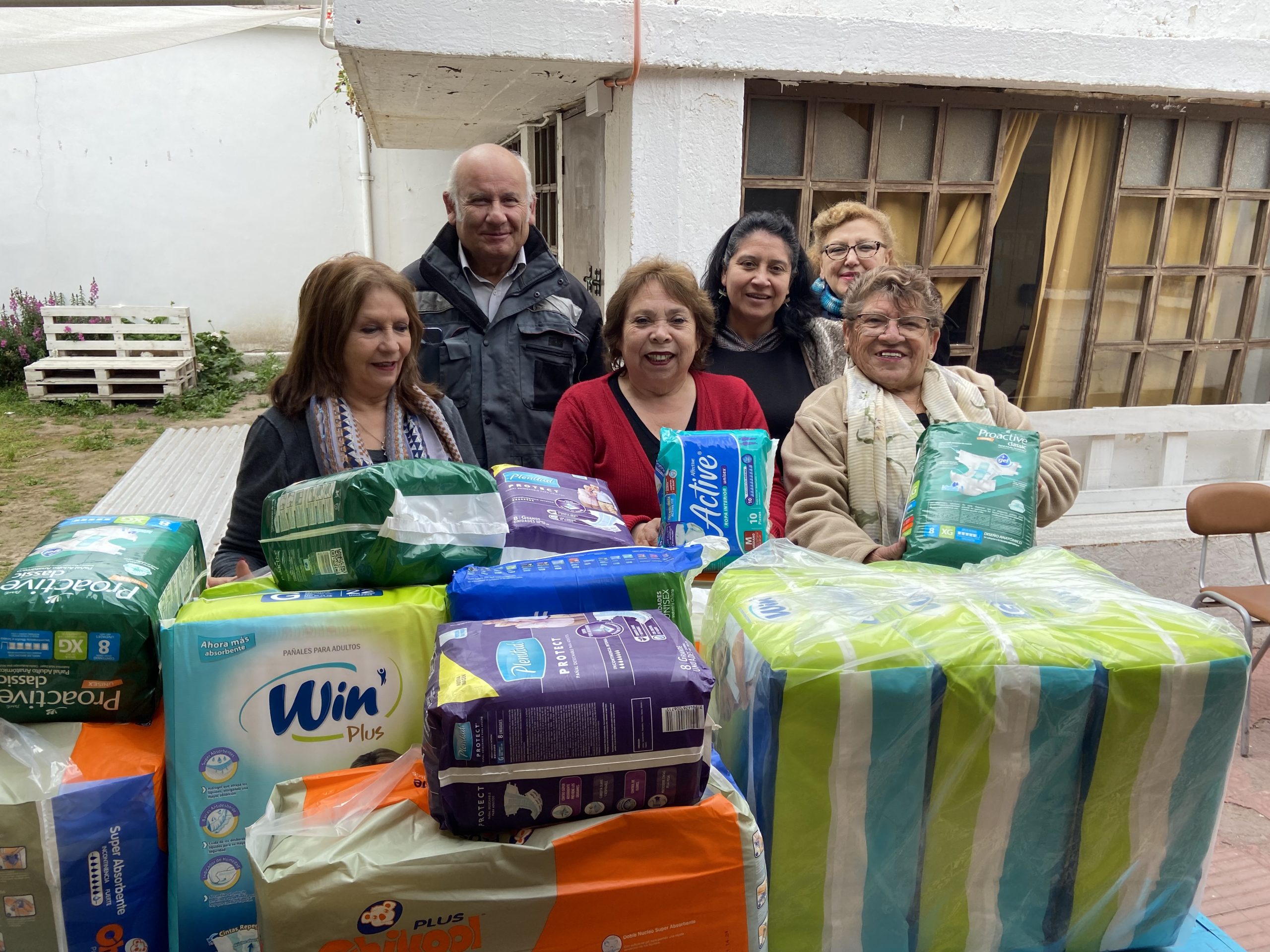 LOS ANDES: Municipalidad de Los Andes junto a la Unión Comunal de las personas mayores realizan campaña solidaria