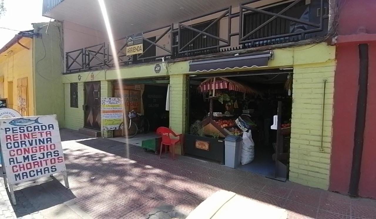 LOS ANDES: [VIDEO] Delincuentes ingresan a Mercadito Andino “Robaron en los locales y en el restaurante”