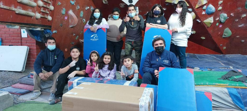 SAN ESTEBAN: Municipalidad de San Esteban entregó materiales deportivos a más de una veintena de talleres que se realizan en la comuna