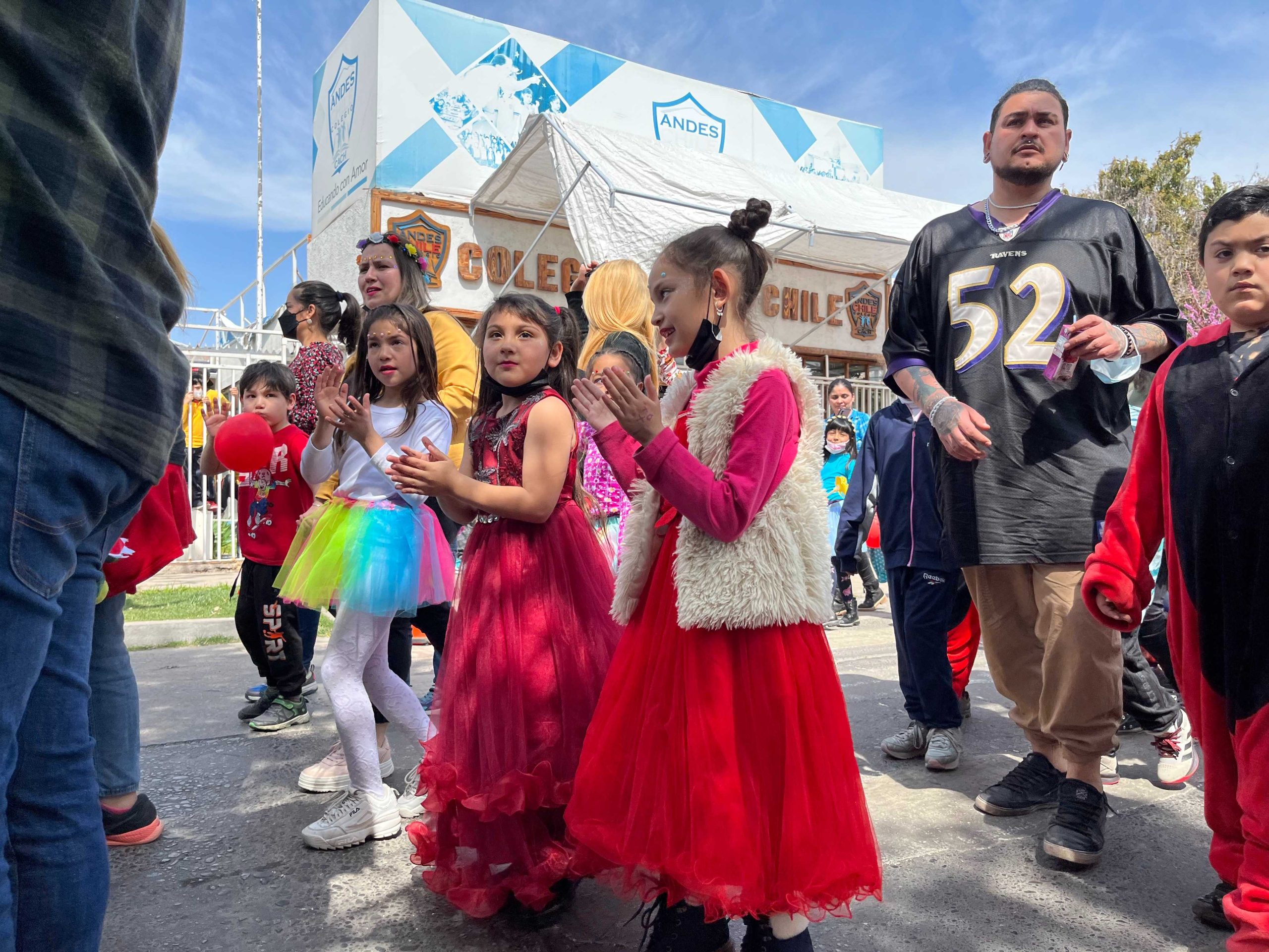 LOS ANDES: Escuela Ferroviaria dio la bienvenida a la primavera con colorido carnaval