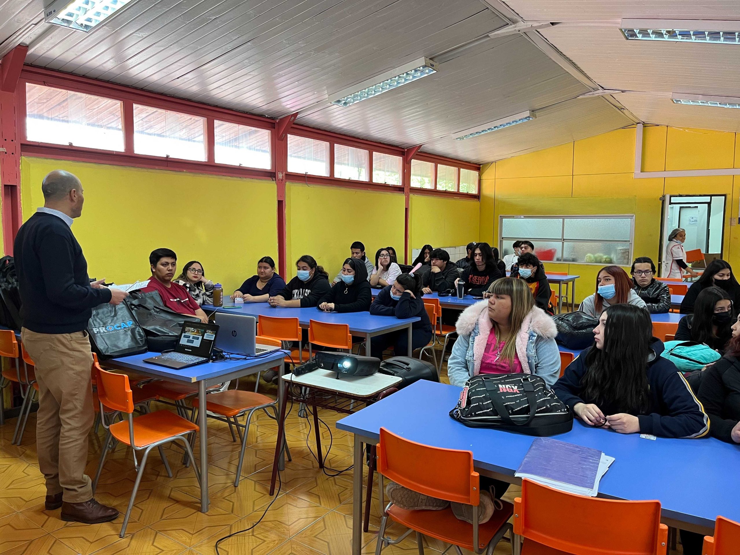 LOS ANDES: Alumnos del Liceo Bicentenario Técnico Amancay se capacitan en manipulación de alimentos