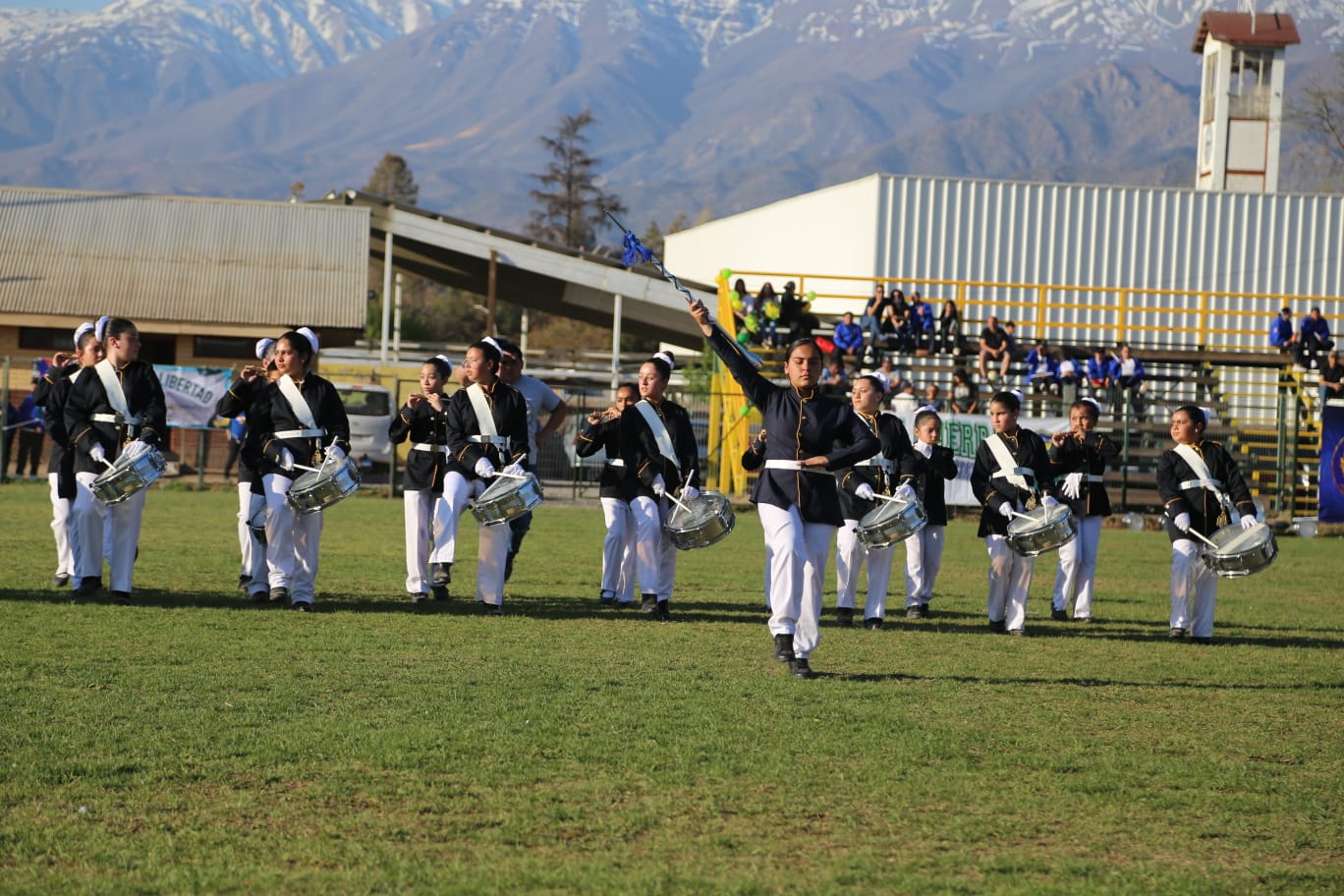 SAN ESTEBAN: Todo un éxito resultaron los dos concursos de Bandas de Guerra Escolares de San Esteban