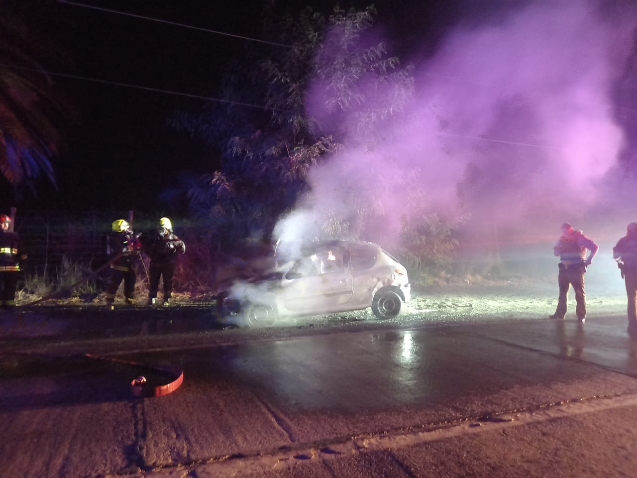 LOS ANDES: Auto resultó con daños de consideración tras incendiarse en San Rafael