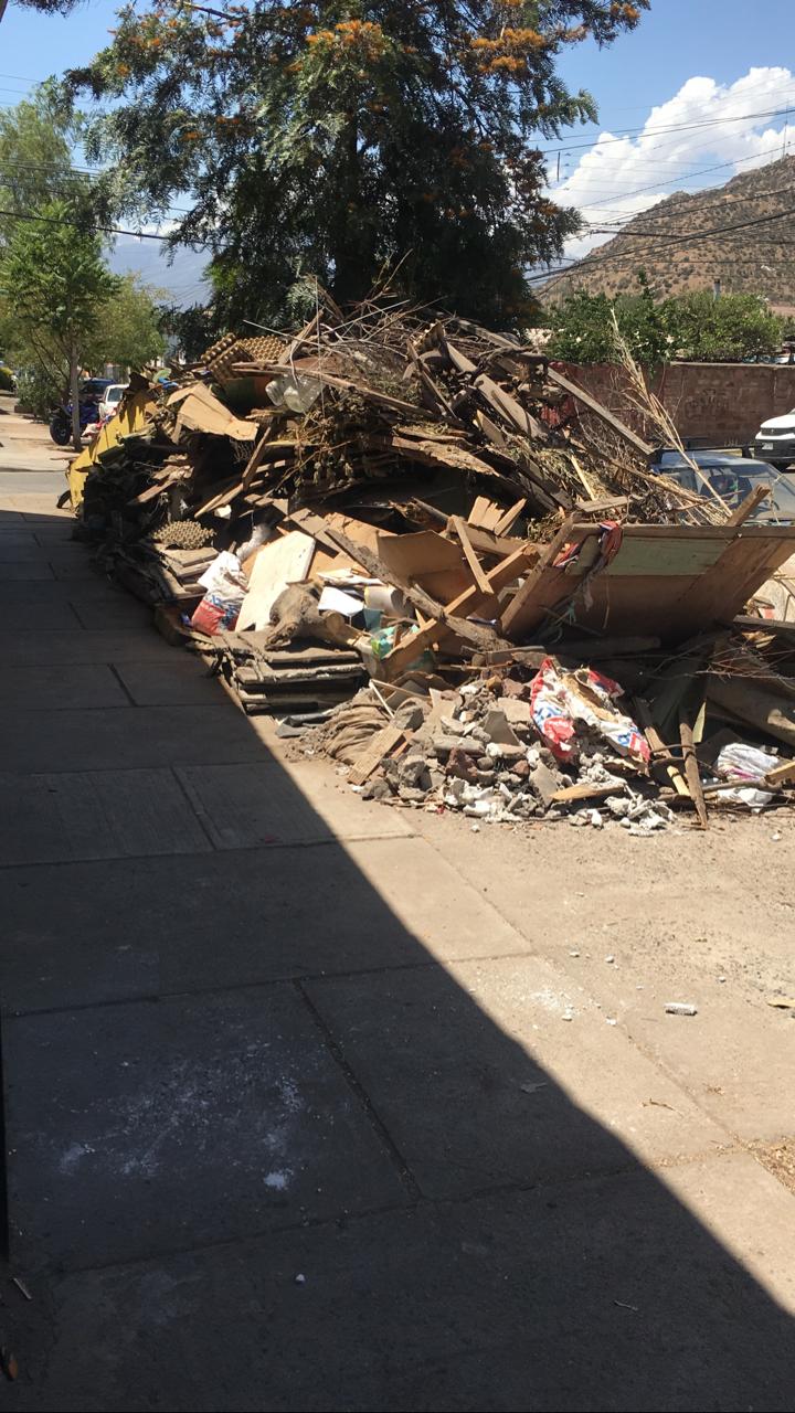 LOS ANDES: [VIDEO] Molestia en Centenario por cerro de basura y escombros en Calle Brasil con Paraguay