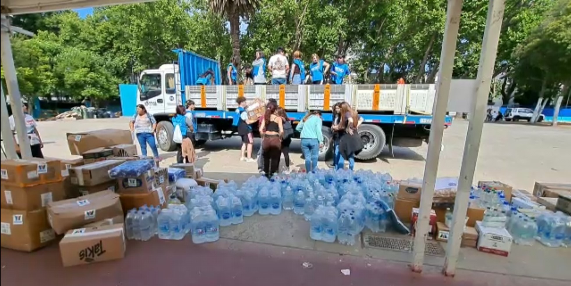 SAN ESTEBAN: Equipos municipales de San Esteban trasladaron donaciones de los vecinos a Viña del Mar para apoyar a habitantes afectados por incendios