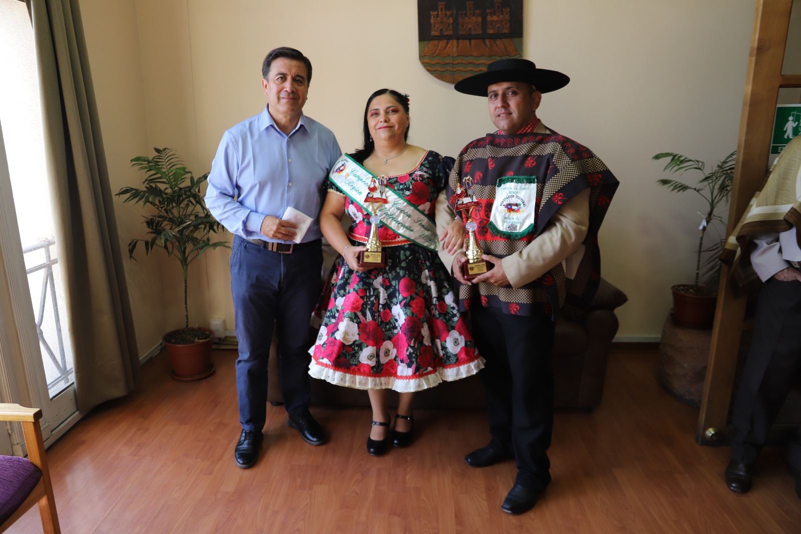 LOS ANDES: [VIDEO] Municipio andino reconoce a pareja que obtuvo el vicecampeonato en el nacional de cueca senior