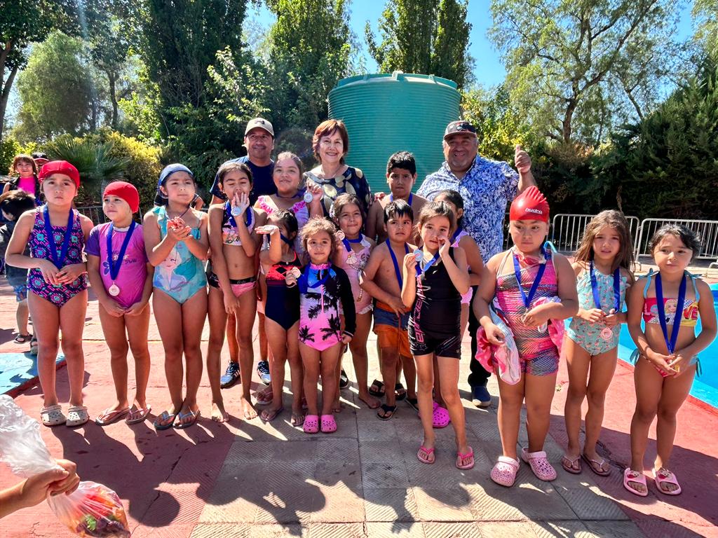 SAN FELIPE: Más de mil niños y niñas participaron de los cursos de natación gratuitos de la Municipalidad de San Felipe