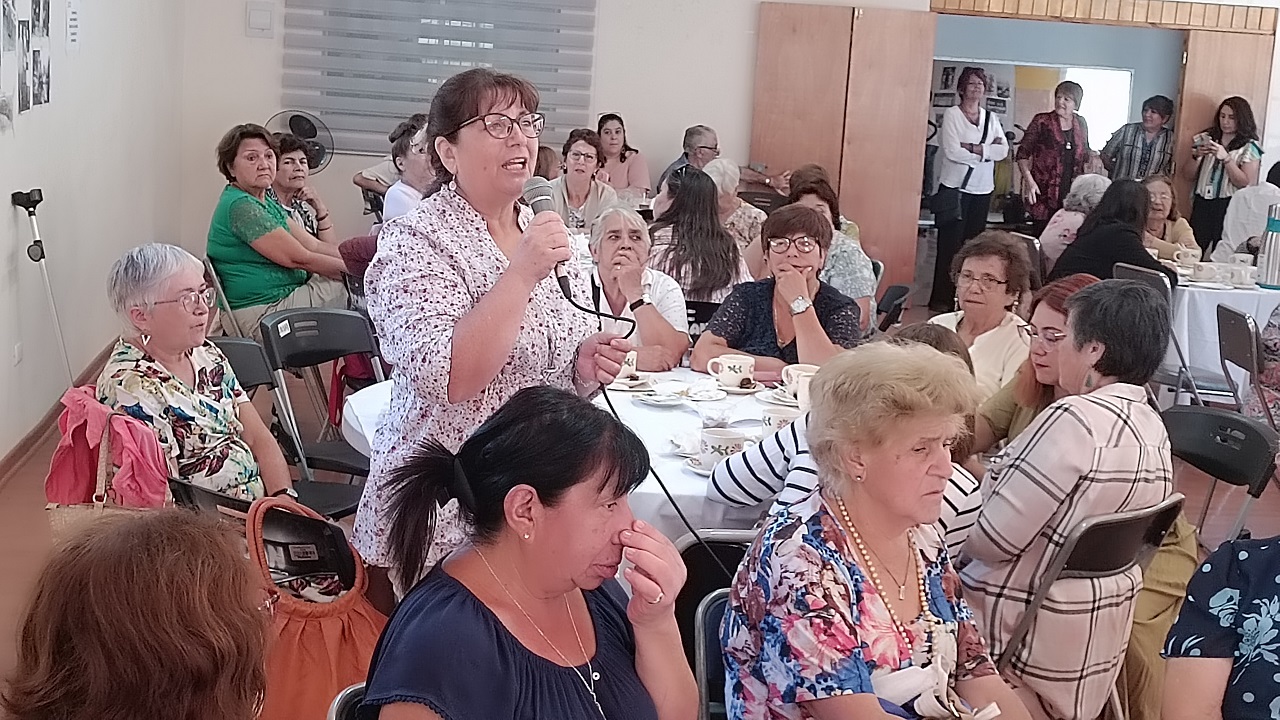 SAN FELIPE: Cerca de 100 personas mayores de San Felipe se informan sobre avances en materia de pensiones y cuidados
