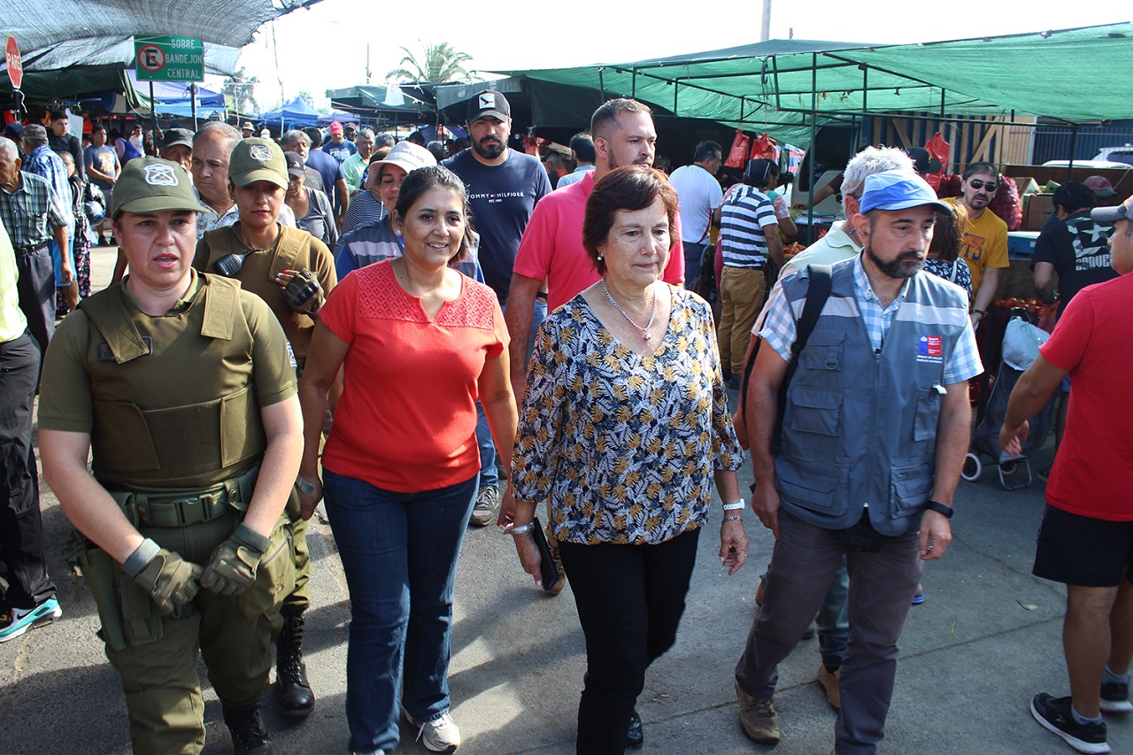 SAN FELIPE: Delegada Maricel Martínez y Alcaldesa Carmen Castillo lideraron una nueva fiscalización a Feria Diego de Almagro de San Felipe