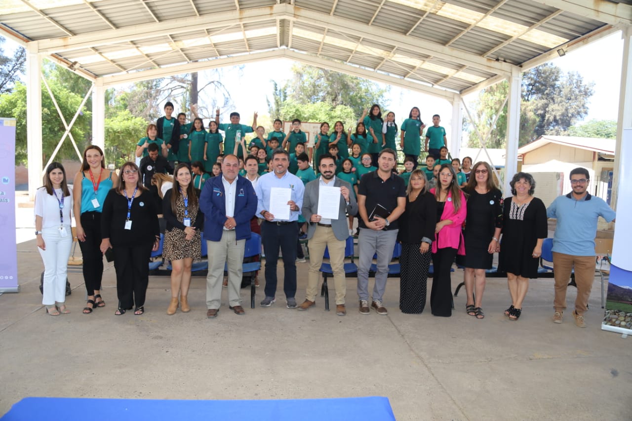 SAN ESTEBAN: Municipio de San Esteban y JUNAEB firman innovador convenio para reutilizar residuos orgánicos de la comida y transformarlos en compost