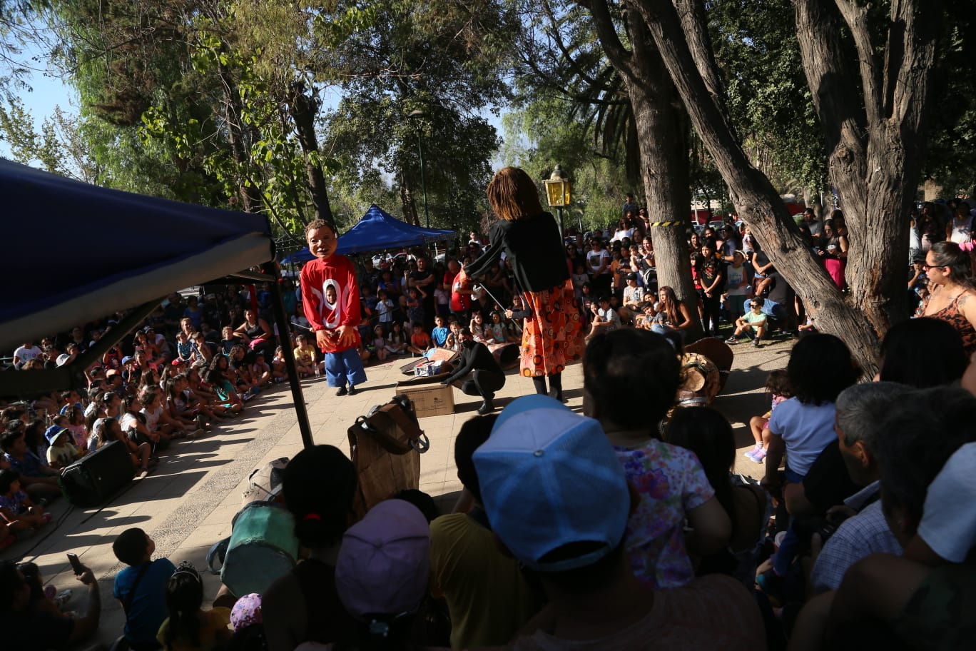 SAN ESTEBAN: Con gran éxito se presentó la obra de marionetas gigantes “El Gatito Mocho” en San Esteban