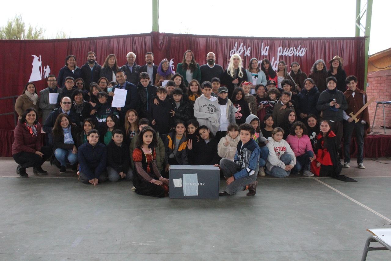 CALLE LARGA: Donación a escuelas rurales: más de 400 estudiantes de Calle Larga accederán a internet satelital