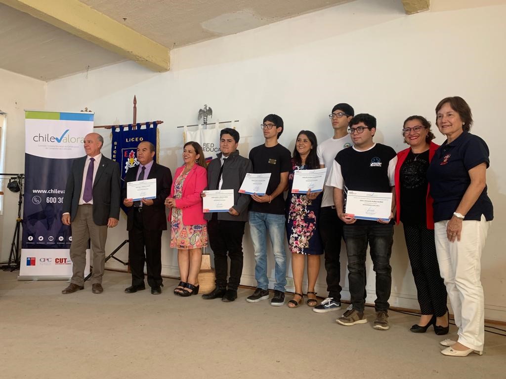 SAN FELIPE: Ex alumnos de enseñanza media y profesores de San Felipe reciben certificación de ChileValora como instaladores de gas SEC