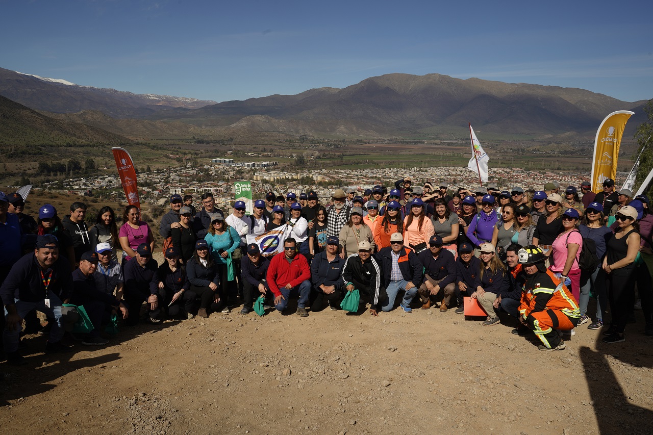LOS ANDES: Codelco Andina y la Municipalidad de Los Andes dan el vamos a la construcción de dos nuevos miradores en el Cerro de la Virgen