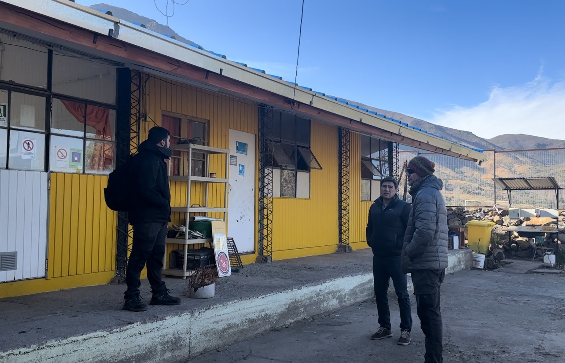SAN ESTEBAN: Equipo del DAEM realiza visita inspectiva para conocer avance de obras en techumbre de la Escuela Hermano Fernando de la Fuente