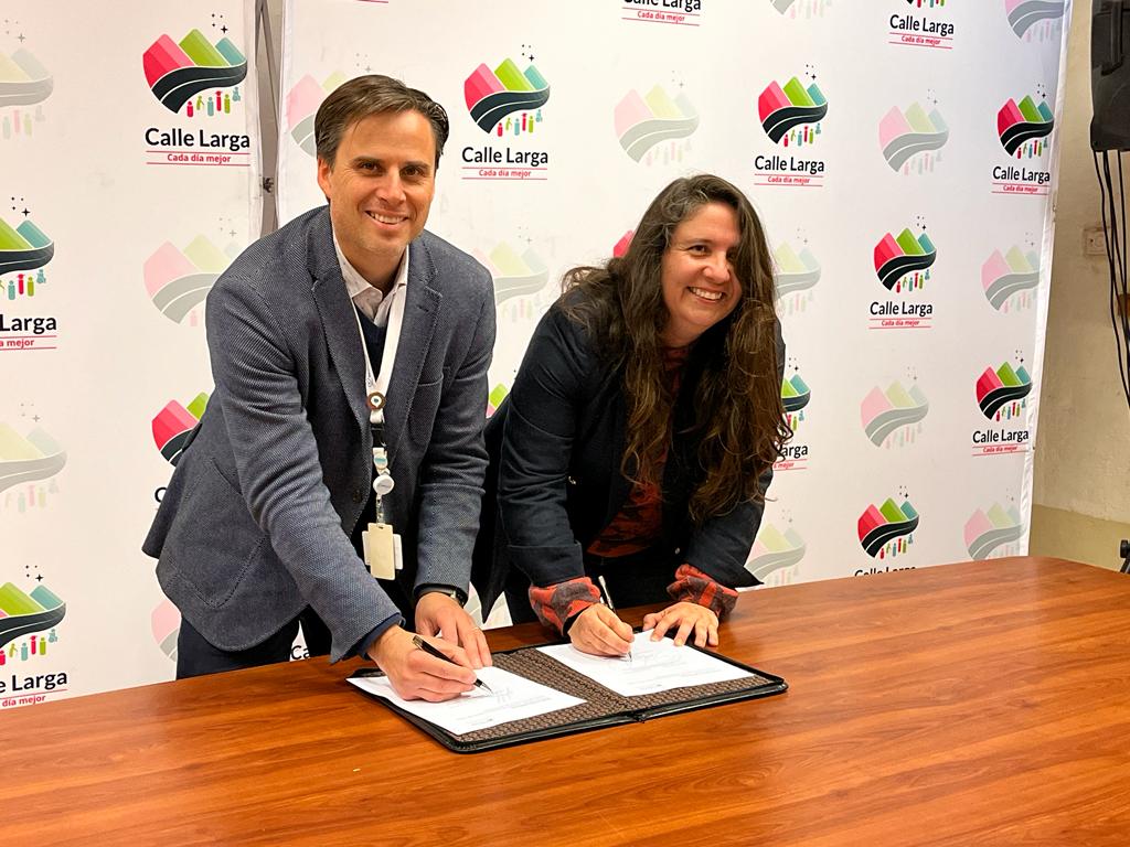 CALLE LARGA: Municipalidad de Calle Larga firmó convenio de cooperación con Clínica RedSalud Santiago (Ex Clínica Bicentenario)