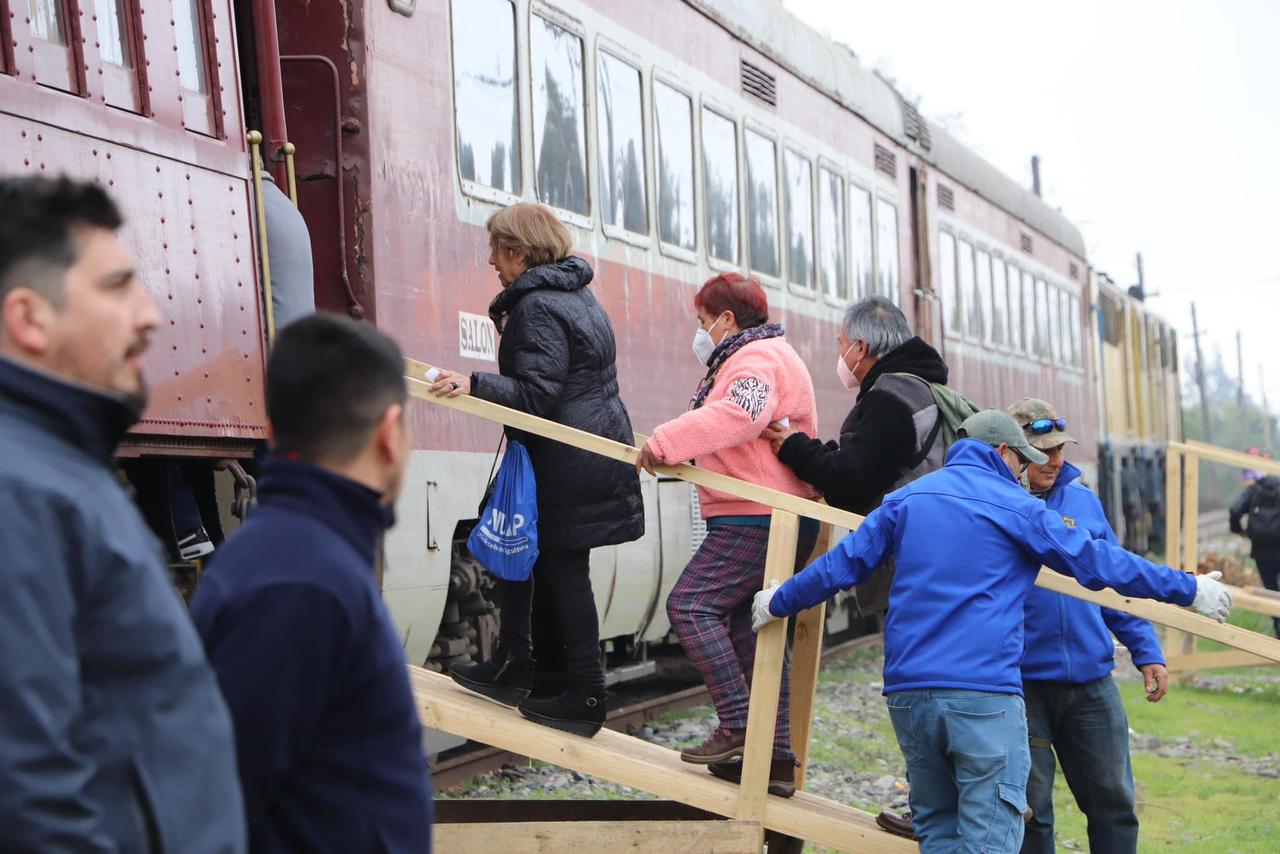 PANQUEHUE: Adultos Mayores de Panquehue revivieron la nostalgia del tren del recuerdo