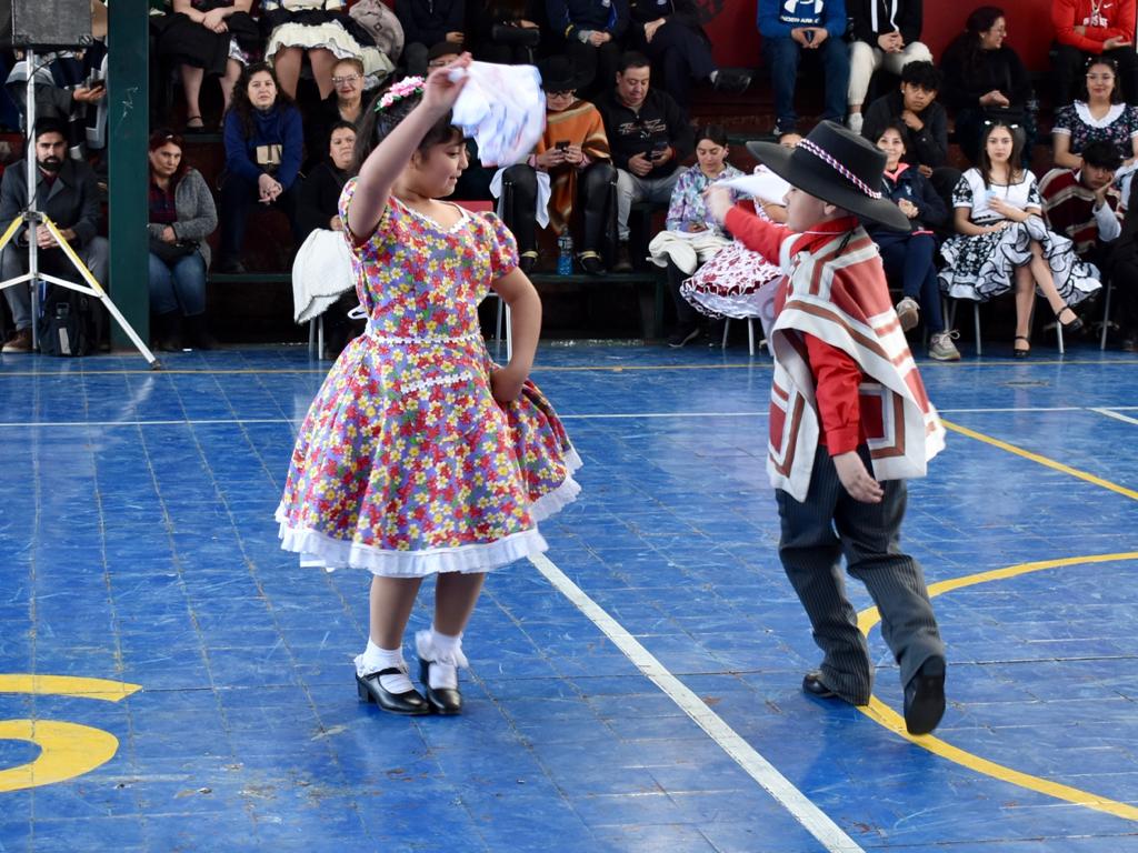 LOS ANDES: Escolares de Los Andes volvieron a deleitar al público en Campeonato Comunal de Cueca