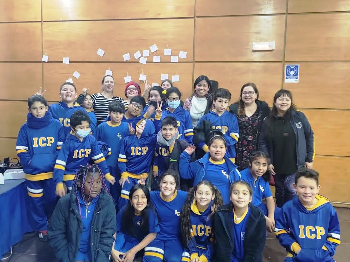 LOS ANDES: «La Fábrica de Libros» despertó el interés de escolares y docentes en la Biblioteca Municipal de Los Andes