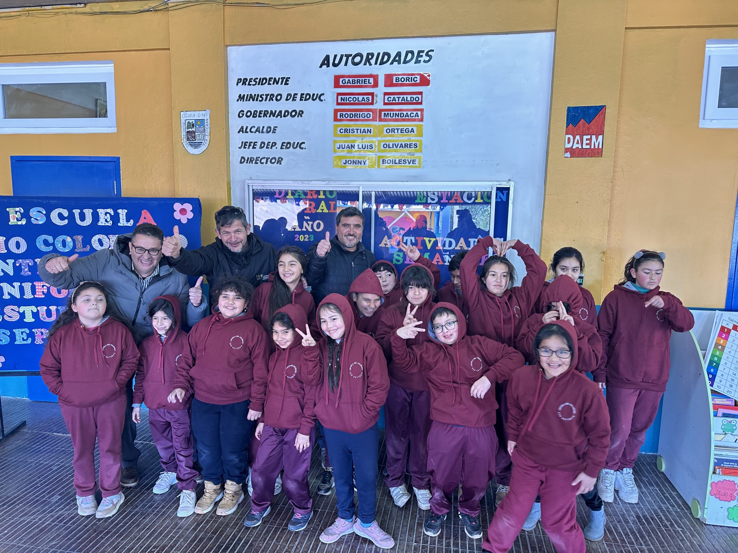 SAN ESTEBAN: Municipio y DAEM de San Esteban continúan apoyando a las comunidades educativas, invirtiendo en uniformes para todos los estudiantes