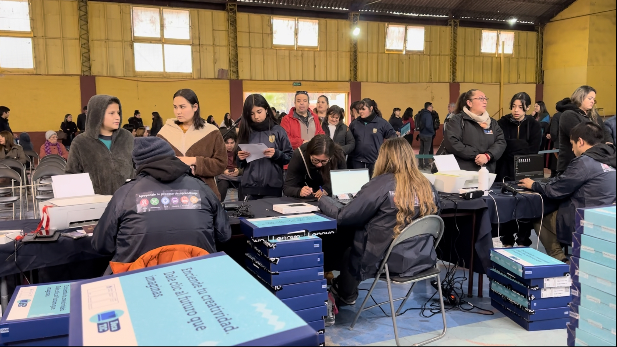 SAN ESTEBAN: 162 Estudiantes de 7mo básico de San Esteban recibieron sus computadores gracias a la Beca TIC 2023 de Junaeb