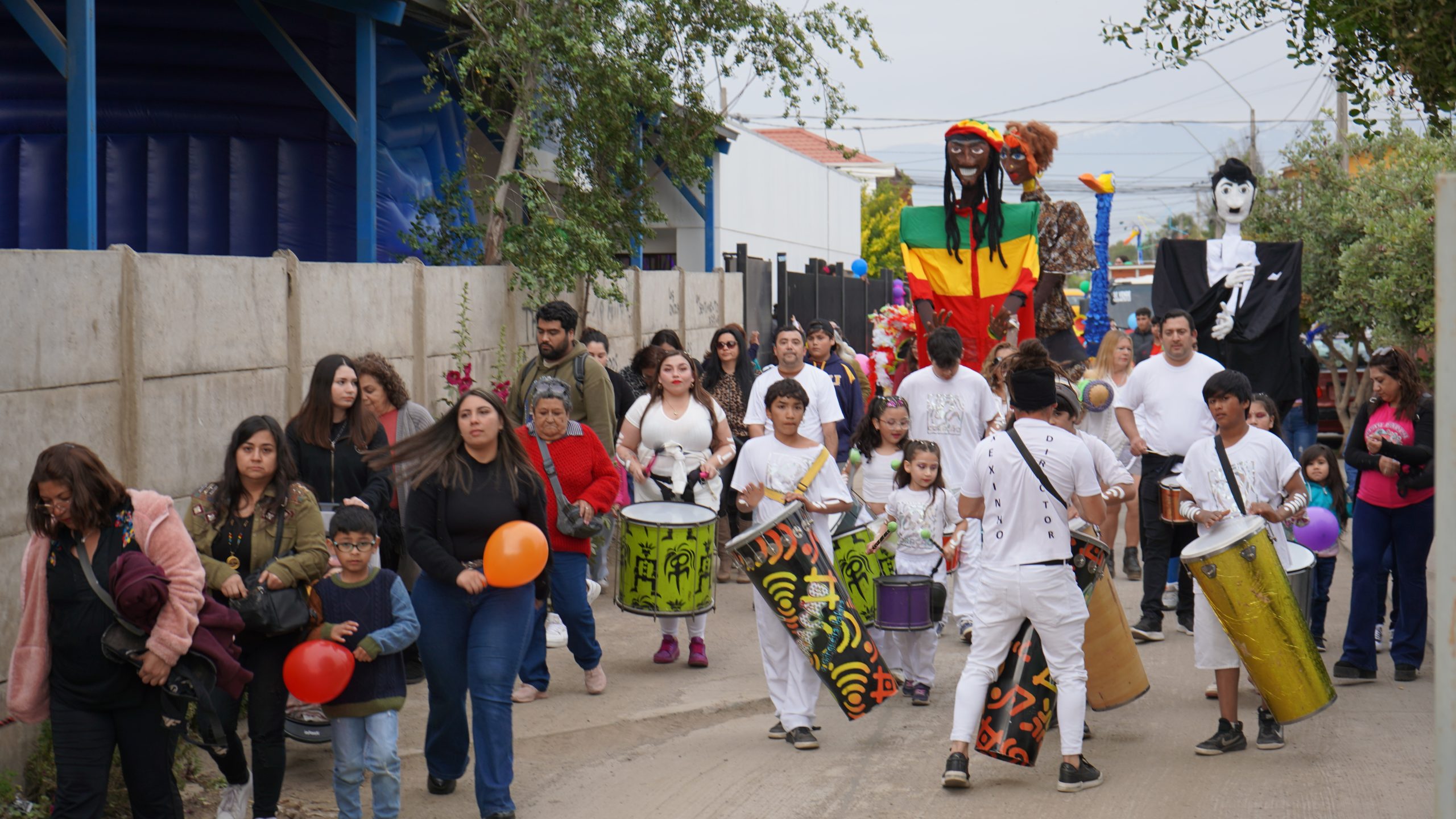 PANQUEHUE: Con pasacalle y show artístico se celebró la segunda versión del carnaval cultural en Panquehue