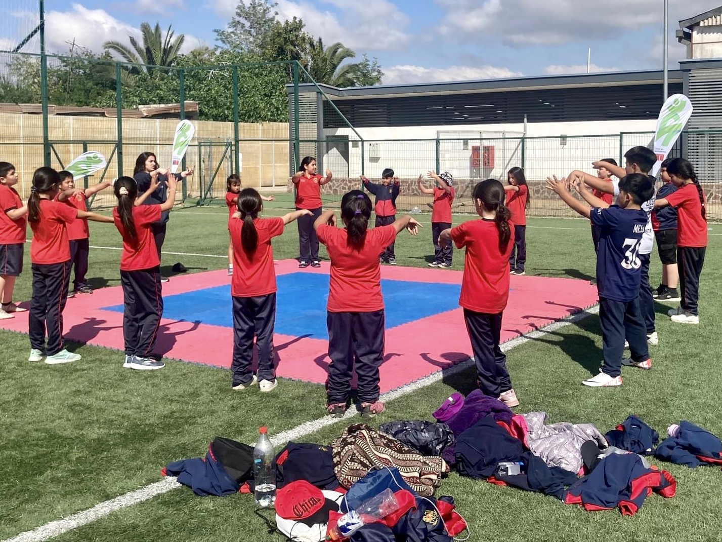 LOS ANDES: Niños y niñas de la Escuela España disfrutan jornada de activación deportiva con el IND
