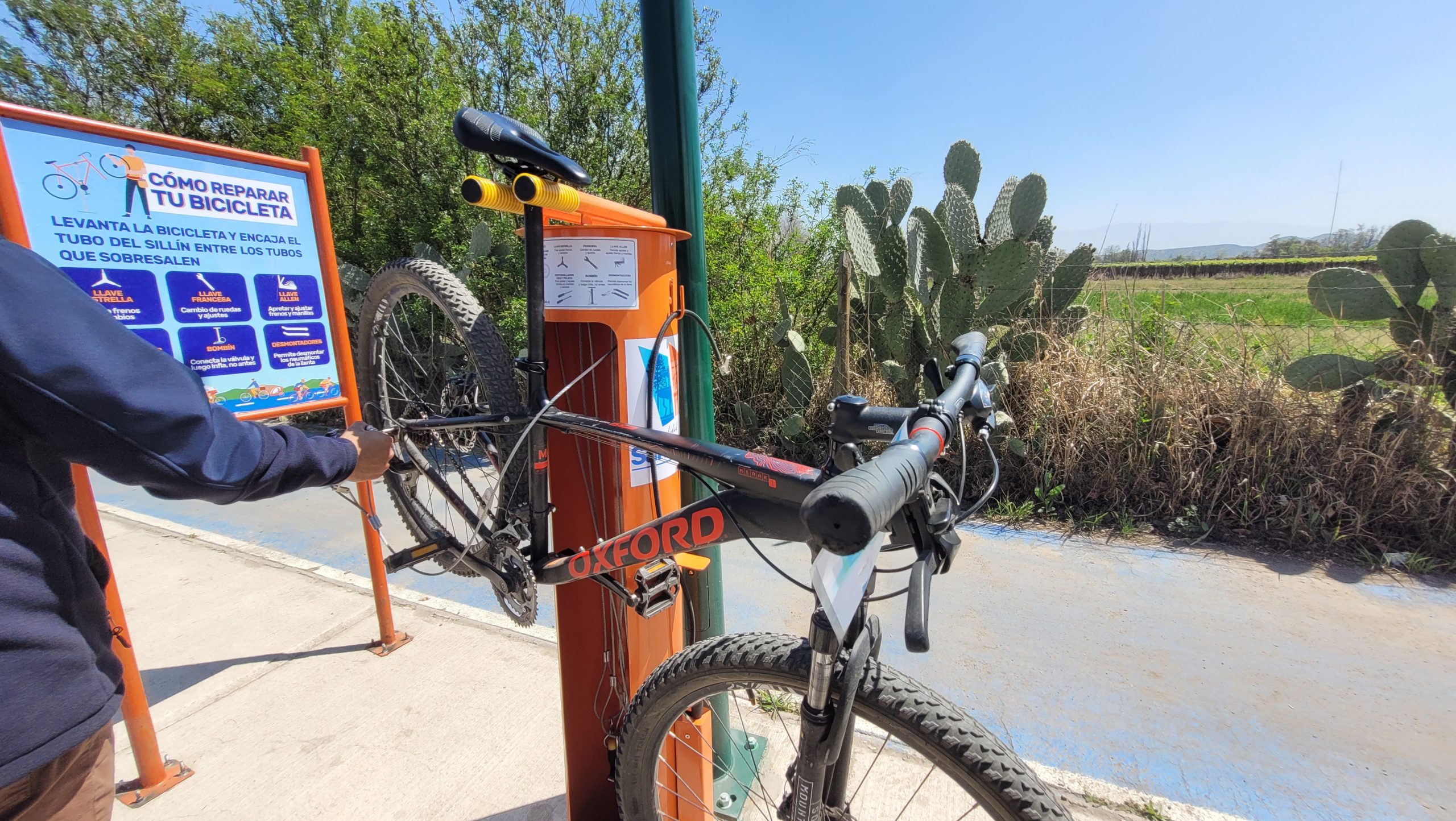 SAN ESTEBAN: Municipio de San Esteban instala la primera estación gratuita de reparación de bicicletas