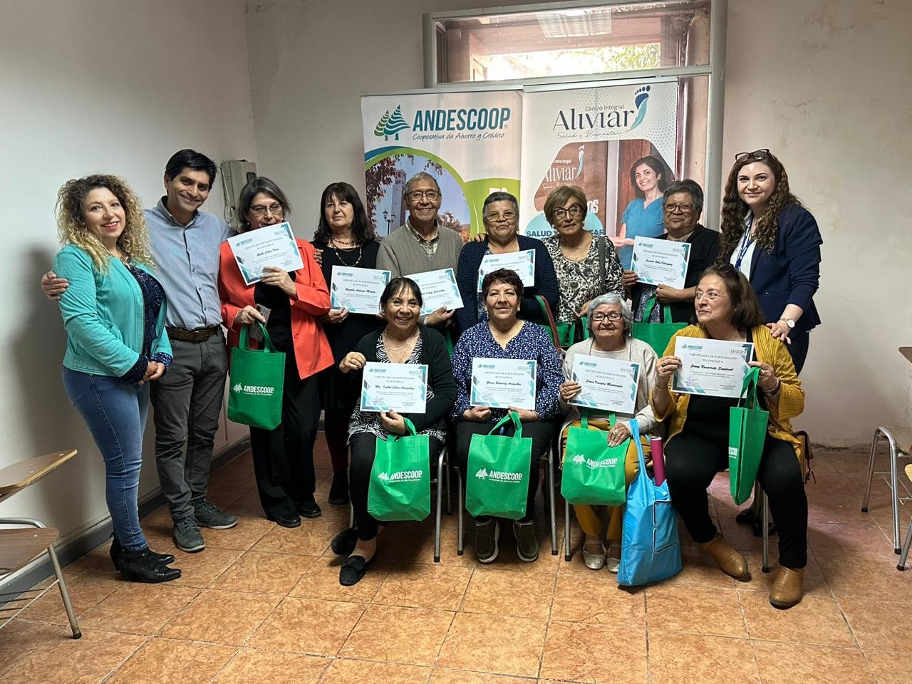 LOS ANDES: Adultos Mayores participan en taller formativo impulsado por Cooperativa Andescoop en alianza con Centro Integral Aliviar