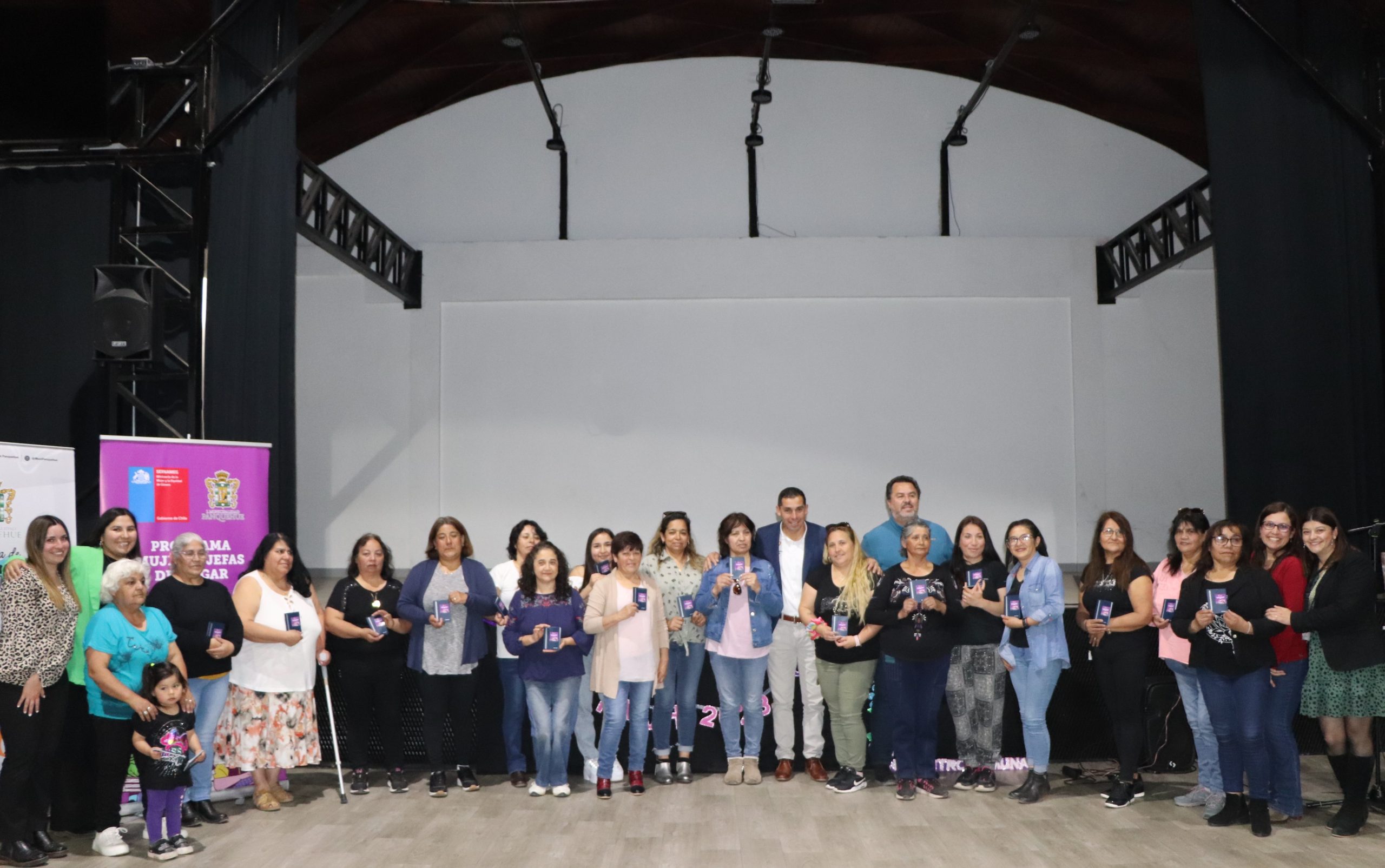 PANQUEHUE: Desarrollaron encuentro anual del programa mujer jefa de hogar en Panquehue