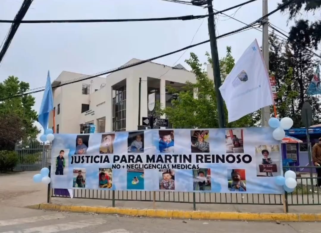 LOS ANDES: [VIDEO] A partir de las 9 de la mañana se formaliza a tres doctoras del hospital de Los Andes por la muerte del pequeño Martín Reinoso