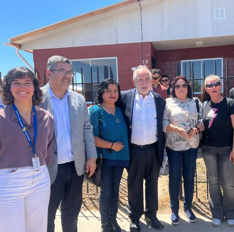 SANTA MARÍA: Ministro Montes encabeza entrega de viviendas para 68 familias de Santa María