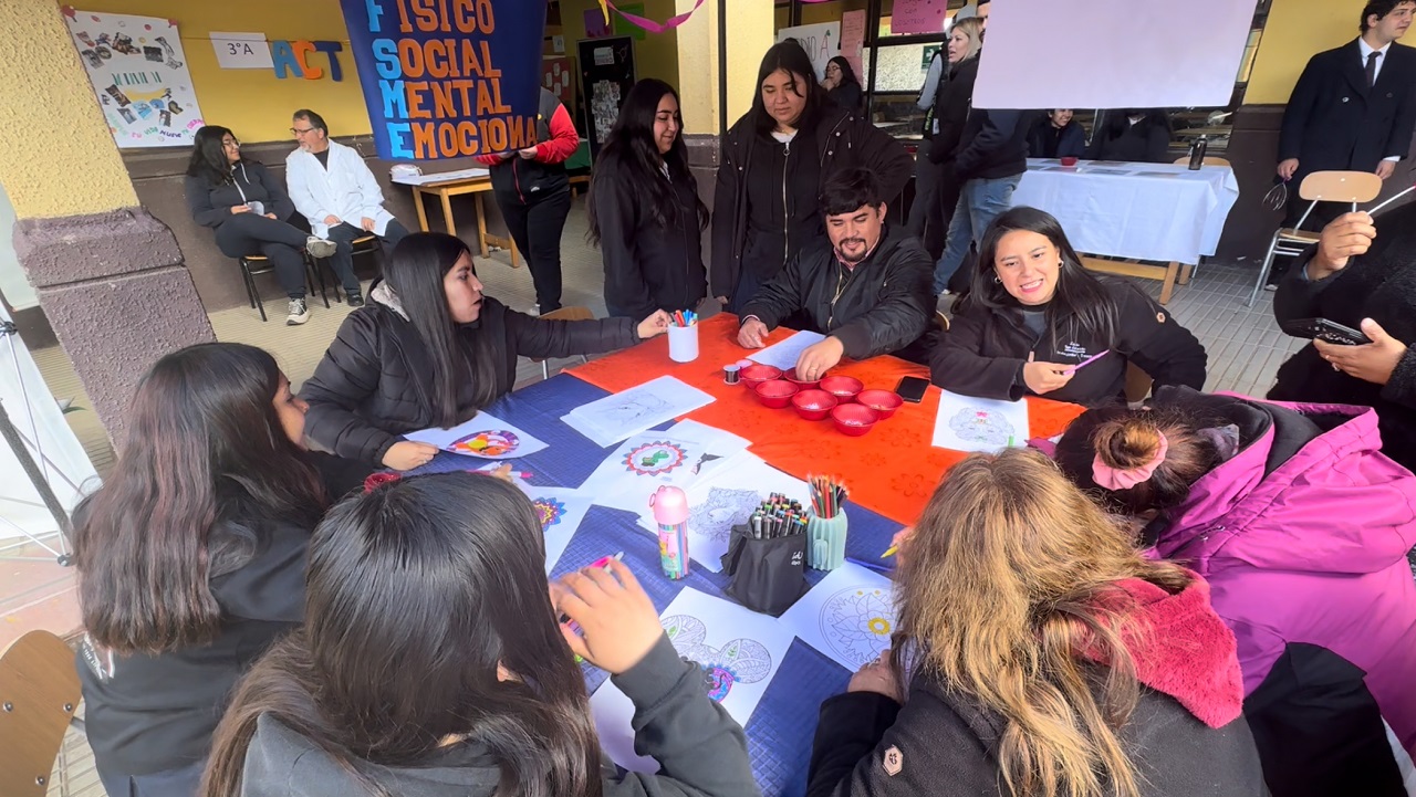 SAN ESTEBAN: Liceo San Esteban desarrolló con éxito la interesante Feria de los Indicadores de Desarrollo Personal y Social