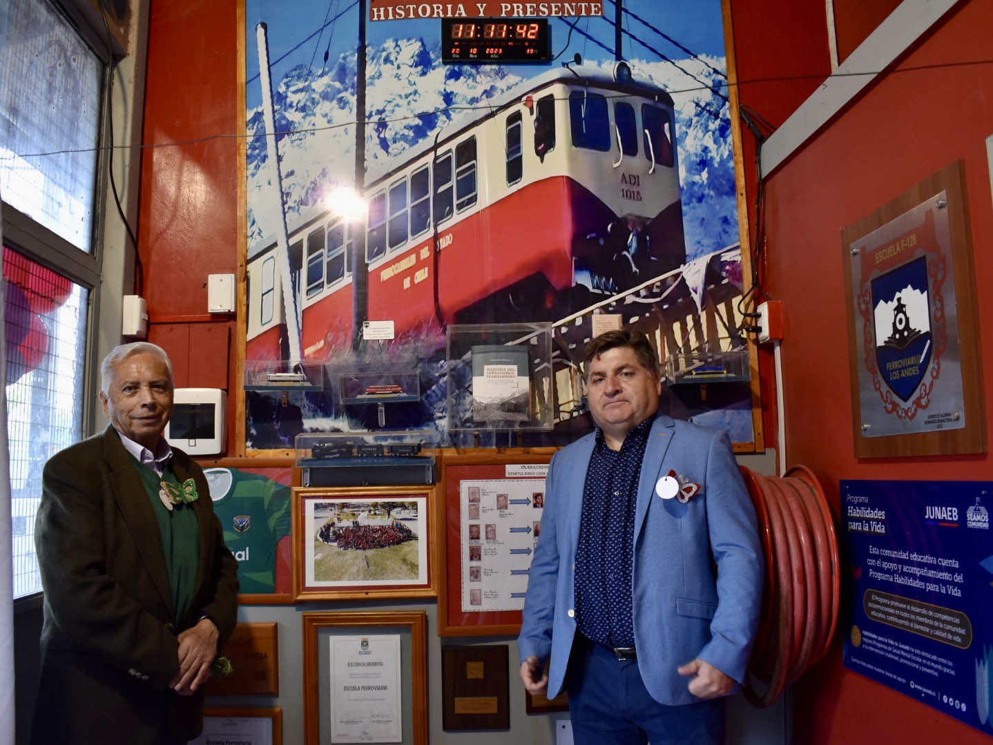 LOS ANDES: Escuela Ferroviaria inaugura mural con la historia del Ferrocarril Trasandino