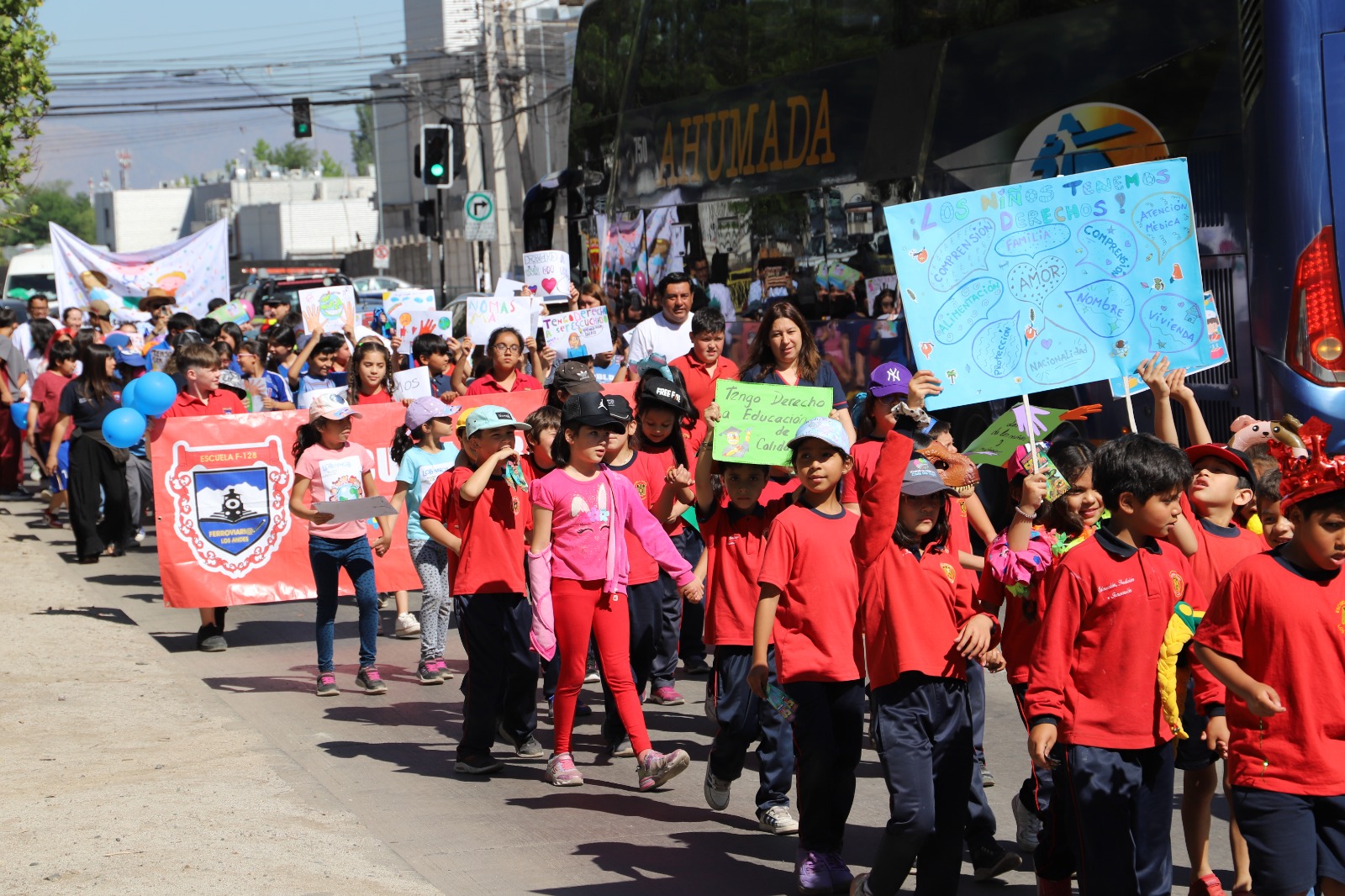 LOS ANDES: Caravana de la Niñez convocó a más de 400 niños y jóvenes en Los Andes