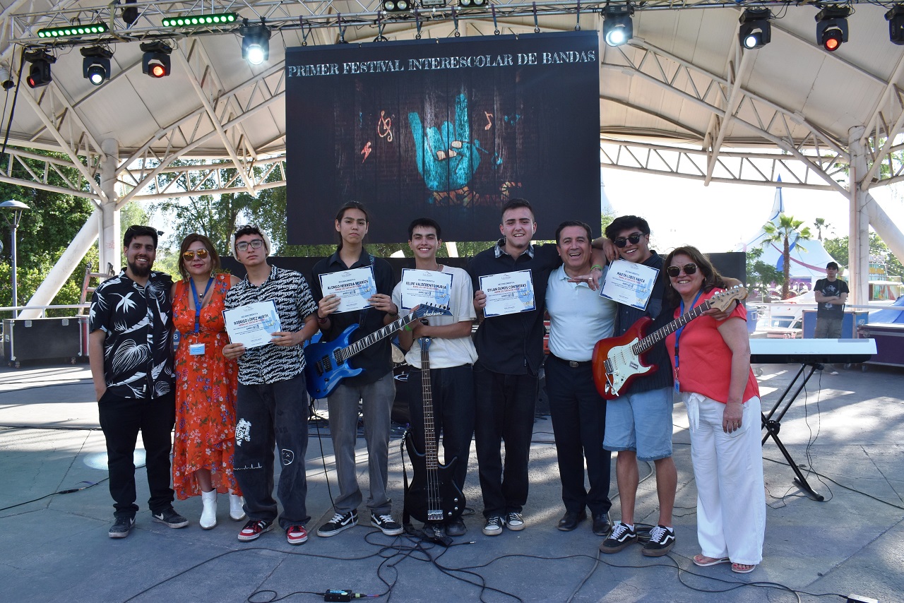LOS ANDES: Grandes talentos se lucieron en el Primer Festival Inter-Escolar de Bandas “Andes Rock”