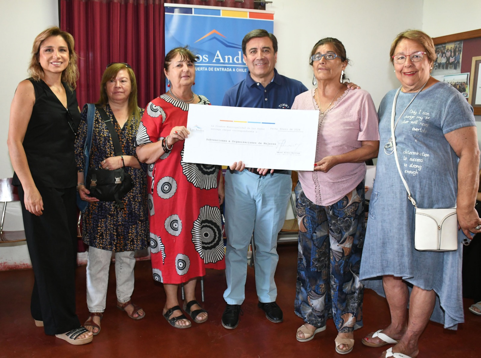 LOS ANDES: Municipio andino entregó cheques de subvenciones a clubes de personas mayores