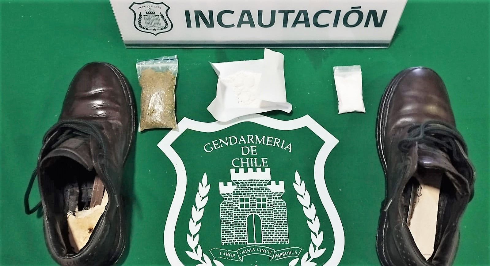LOS ANDES: Mujer intentó ingresar drogas a la cárcel escondidas en un par de zapatos