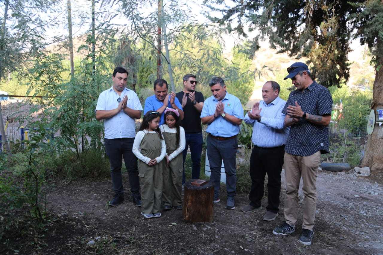SAN ESTEBAN: Ponen la primera piedra para la renovación de la nueva Escuela de Campos de Ahumada bajo de San Esteban