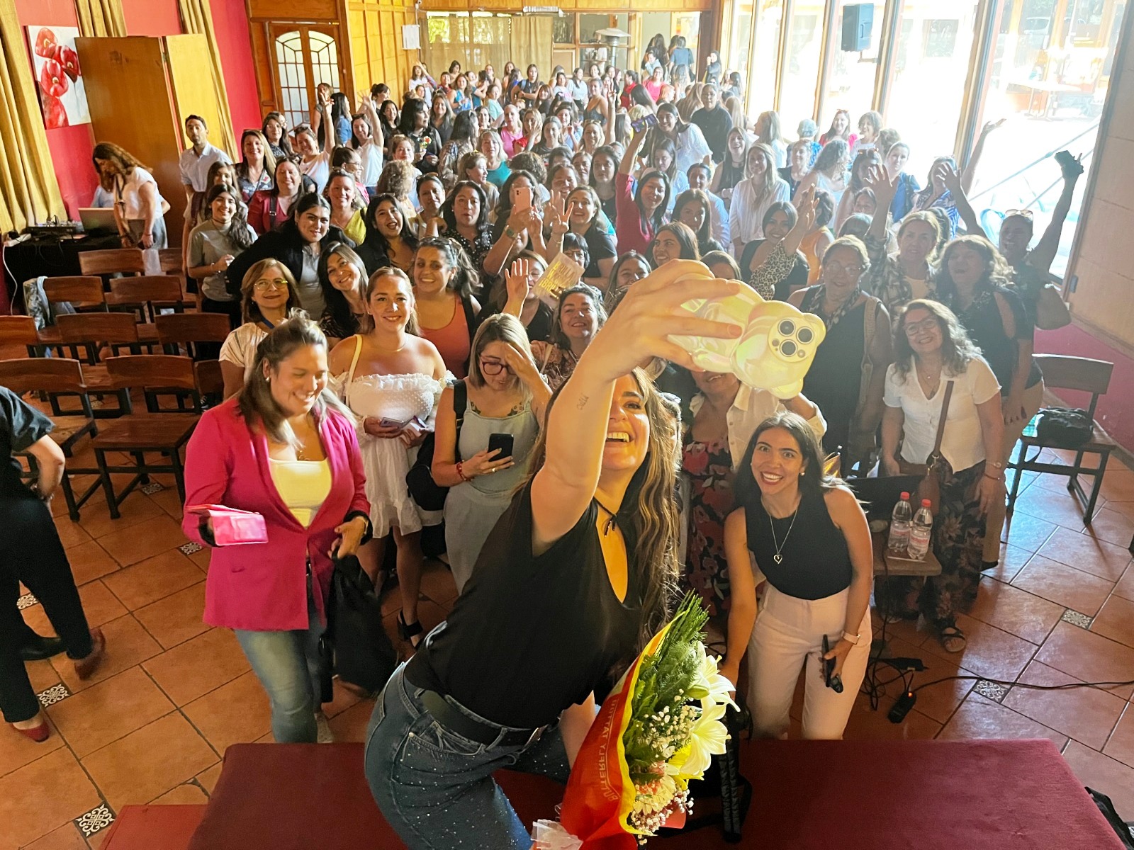 LOS ANDES: Con un lleno total se desarrolló seminario de Carmen Tuitera en Los Andes